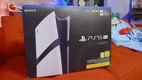 PS5 Pro wydajniejsze, a DualSense bez wymiennej baterii; ekspert sprawdził model konsoli CFI-ZCT2W