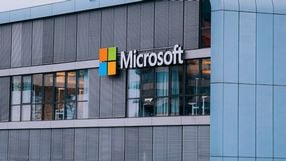 W 1992 roku kupił dla swojego syna akcje Microsoftu o wartości 1200 dolarów i zapomniał o nich - trzy dekady później przekształciły się one w małą fortunę