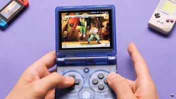 Anbernic RG35XX SP to prawdopodobnie najlepszy wybór dla fanów GameBoya Advance i gier retro