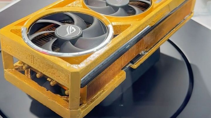 Asus zaprezentował kartę RTX 5090 o wartości pół miliona dolarów. To efekt użycia 5 kilogramów złota w procesie produkcji