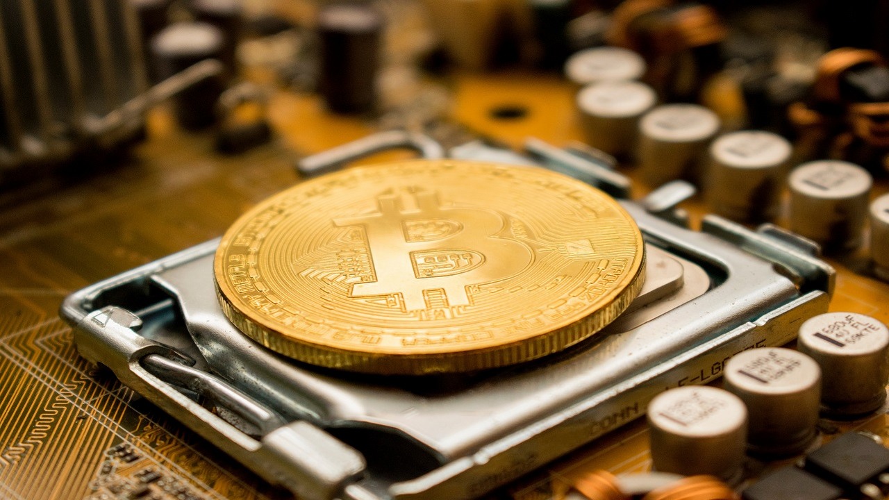 Minero de Bitcoin se endeuda y vende hardware