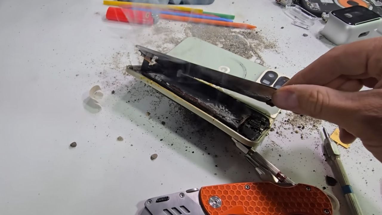 „Po 10 latach pierwszy raz mi się to zdarzyło”. W trakcie testów bateria telefonu Pixel 10 Pro Fold nie wytrzymała