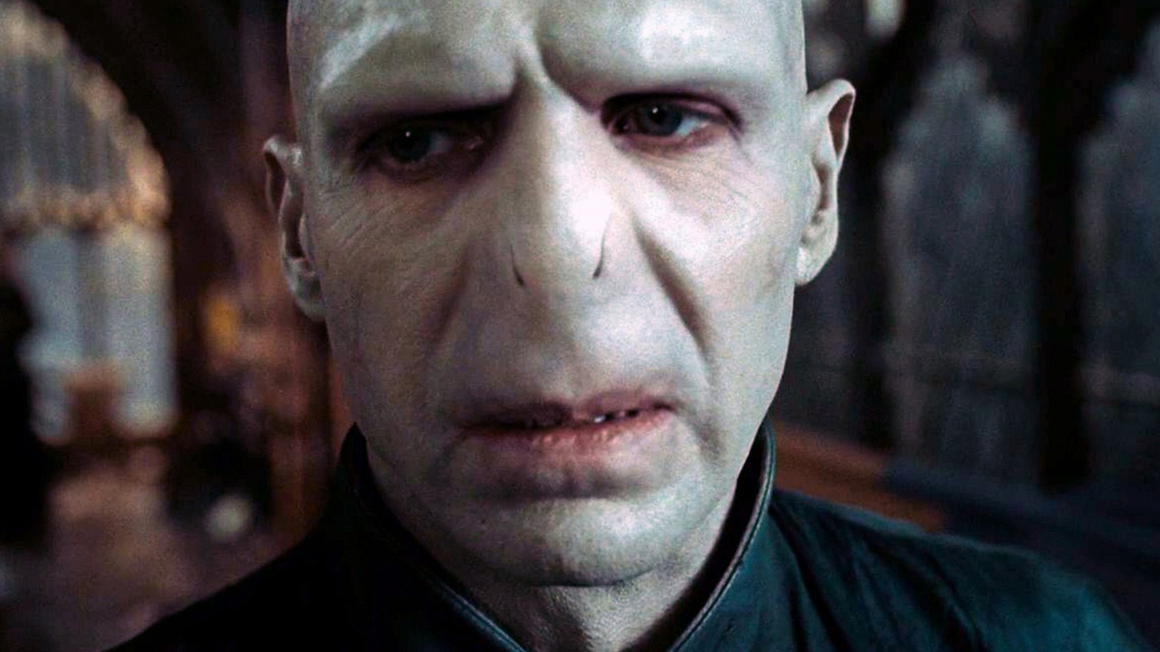 Tego nie było w filmach Harry Potter. Oto pierwsze spojrzenie na scenę z Lordem Voldemortem z serialu HBO