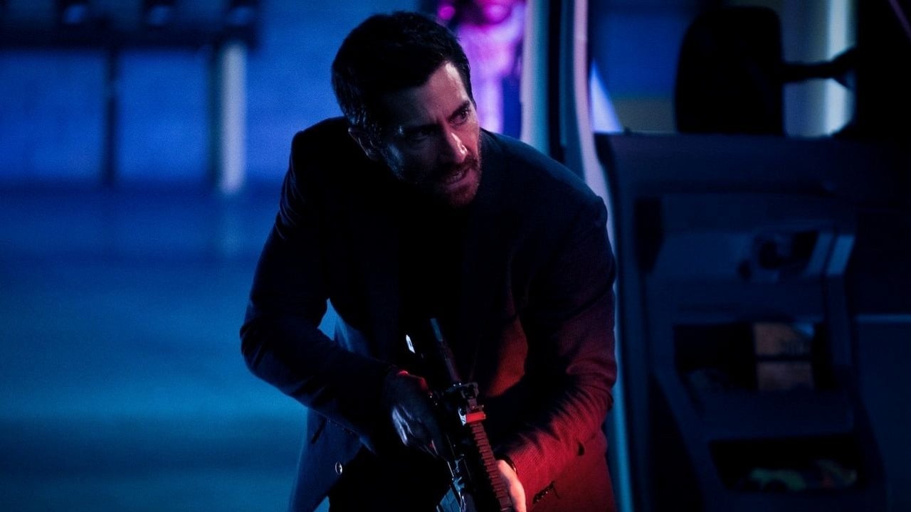 Pełen akcji thriller z Jake’em Gyllenhaalem podbija HBO Max. Widowisko Michaela Baya to dziś jeden z najpopularniejszych filmów na platformie