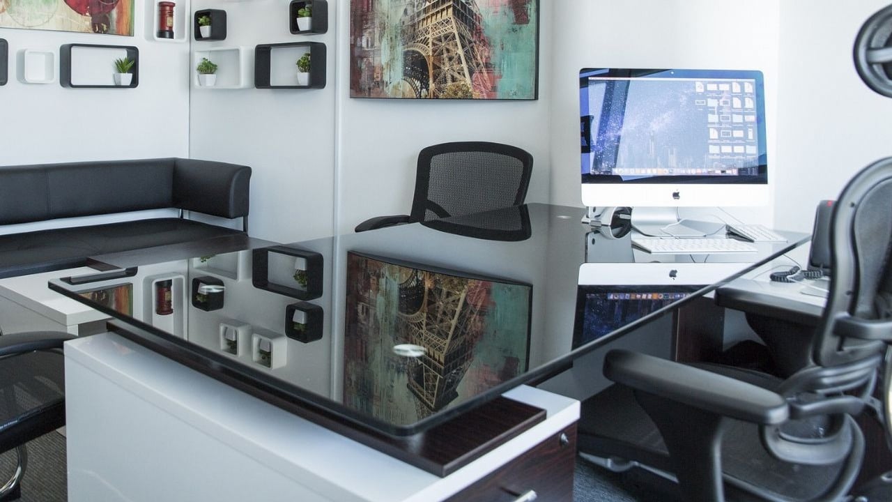 Prawie 50 tys. utraconych etatów przypisanych AI - branża tech przechodzi przyspieszoną transformację