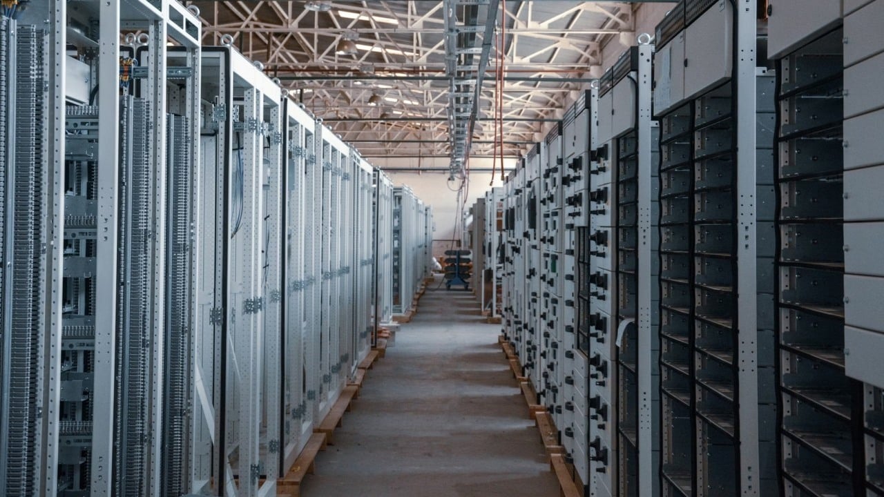 Finlandia wykracza poza energię słoneczną i wiatrową. Internet generuje wystarczającą ilość energii, aby zasilić miasta liczące łącznie 100 000 mieszkańców