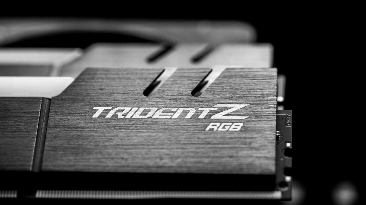 Gracz planował zakup komputera do gier z 32 GB pamięci RAM, ale ostatecznie kupił dwa razy więcej: 8 miesięcy później nie żałuje tej decyzji ani trochę