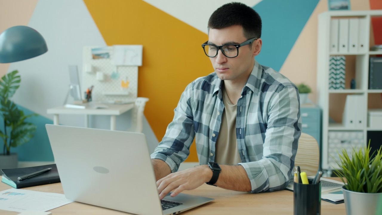 Pokolenie Z może stracić szansę na rozwój przez AI; szef Banku Kanady widzi także inne przyczyny