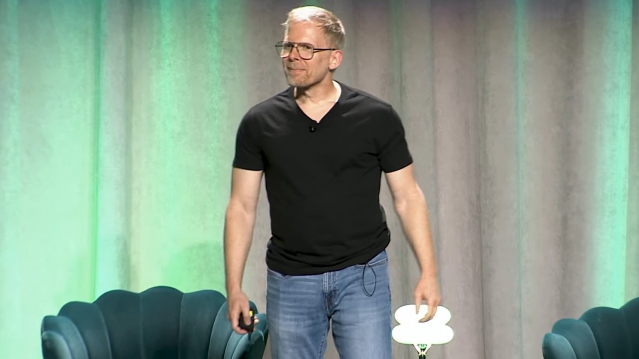 John Carmack wyobraża sobie światłowód jako alternatywę dla pamięci DRAM. To miałoby pomóc AI