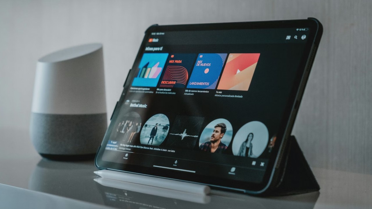 Google chowa teksty piosenki za paywallem na YouTube Music. Blokada jeszcze nie dotarła do Polski
