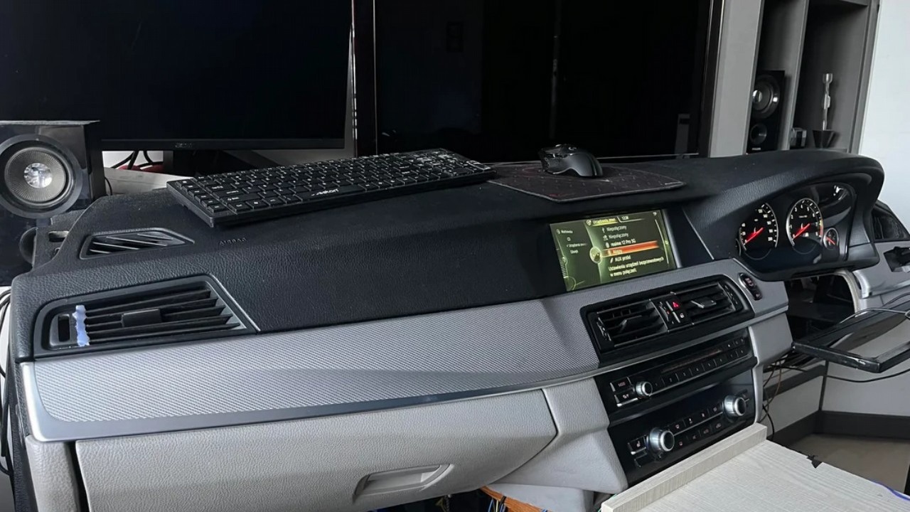 17-latek z Polski buduje własne deski rozdzielcze, by gry samochodowe były bardziej realistyczne