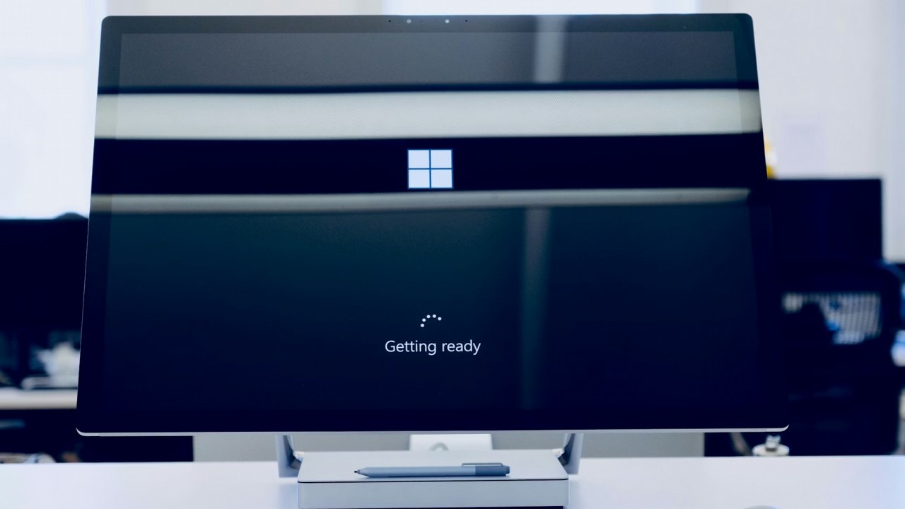 Brutalna strategia Microsoftu zadziałała; Windows 11 przejął ponad 70% rynku w zaledwie kilka miesięcy