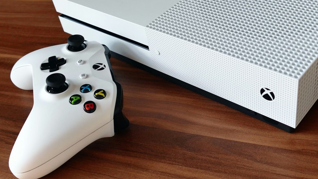 Xbox One zhakowany po 13 latach. Microsoft napisał idealny kod, więc haker zaatakował procesor