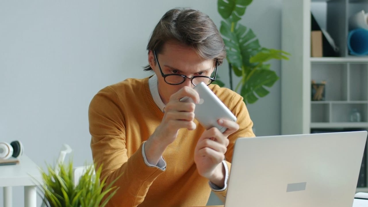 Internet to „trzy serwisy społecznościowe i YouTube”. Brytyjczycy tracą zainteresowanie siecią