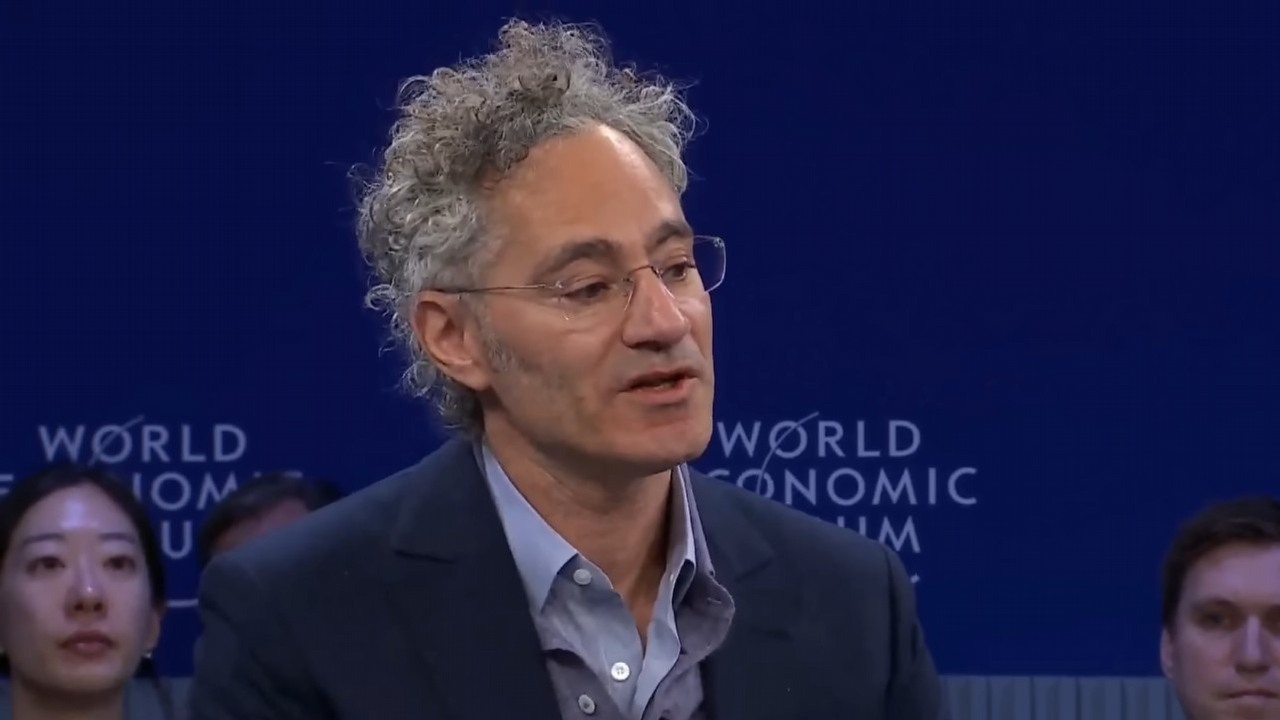 CEO Palantira twierdzi, iż sztuczna inteligencja „zniszczy” miejsca pracy dla humanistów. Zastąpienie hydraulików jest nieopłacalne