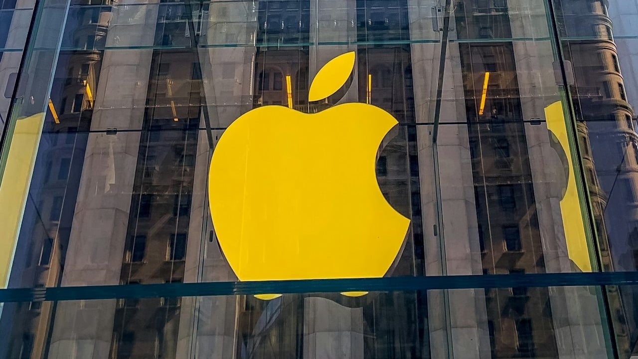 Apple ma zmuszać pracowników do optymalizacji pracy z AI przed zatrudnianiem nowych osób