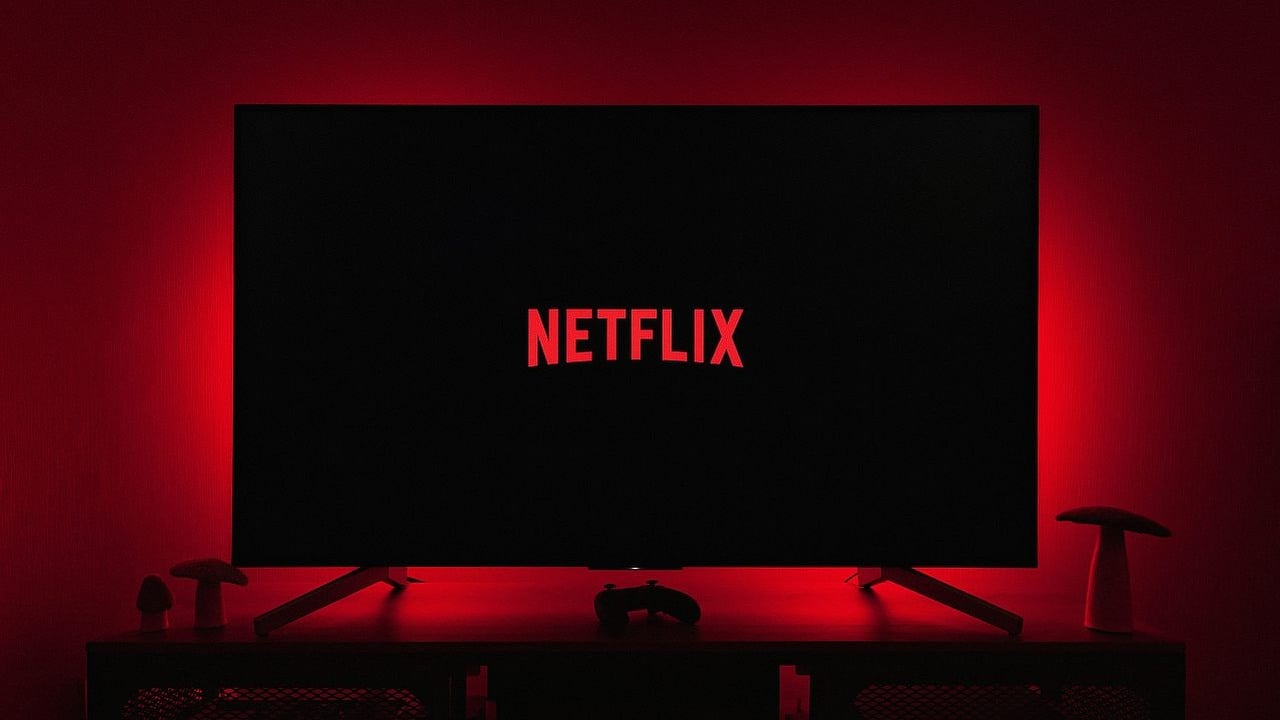 Netflix wprowadza reklamy w Polsce. Gigant ogłasza tańszy plan, z którego korzysta już 250 mln widzów