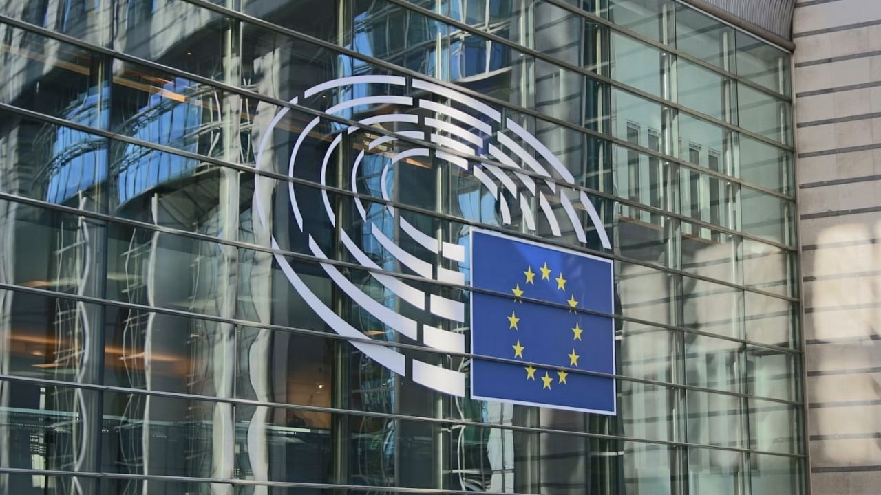 Europa chce własnej chmury, AI i chipów. Nowe przepisy mają ograniczyć zależność od amerykańskiego Big Techu