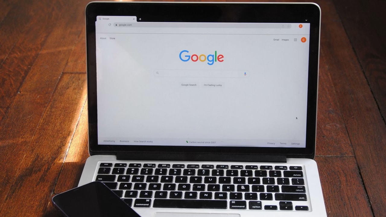 Niemcy mówią „sprawdzam” wyszukiwarkom AI. Google może odpowiadać za wprowadzające w błąd podsumowania