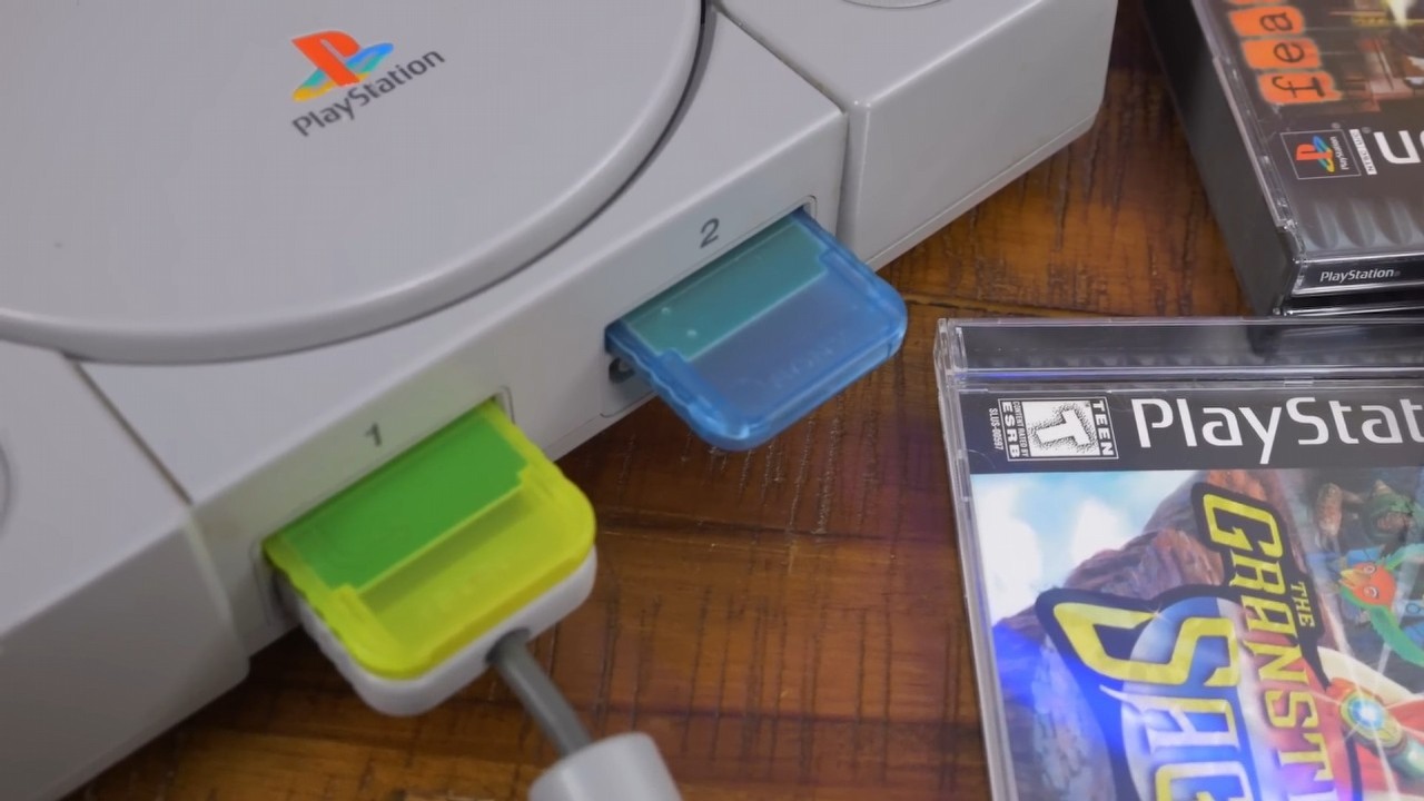 30 lat temu karta pamięci do PS1 miała pojemność 128 KB: dziś nie zmieściłaby na sobie choćby palca u nogi Kratosa