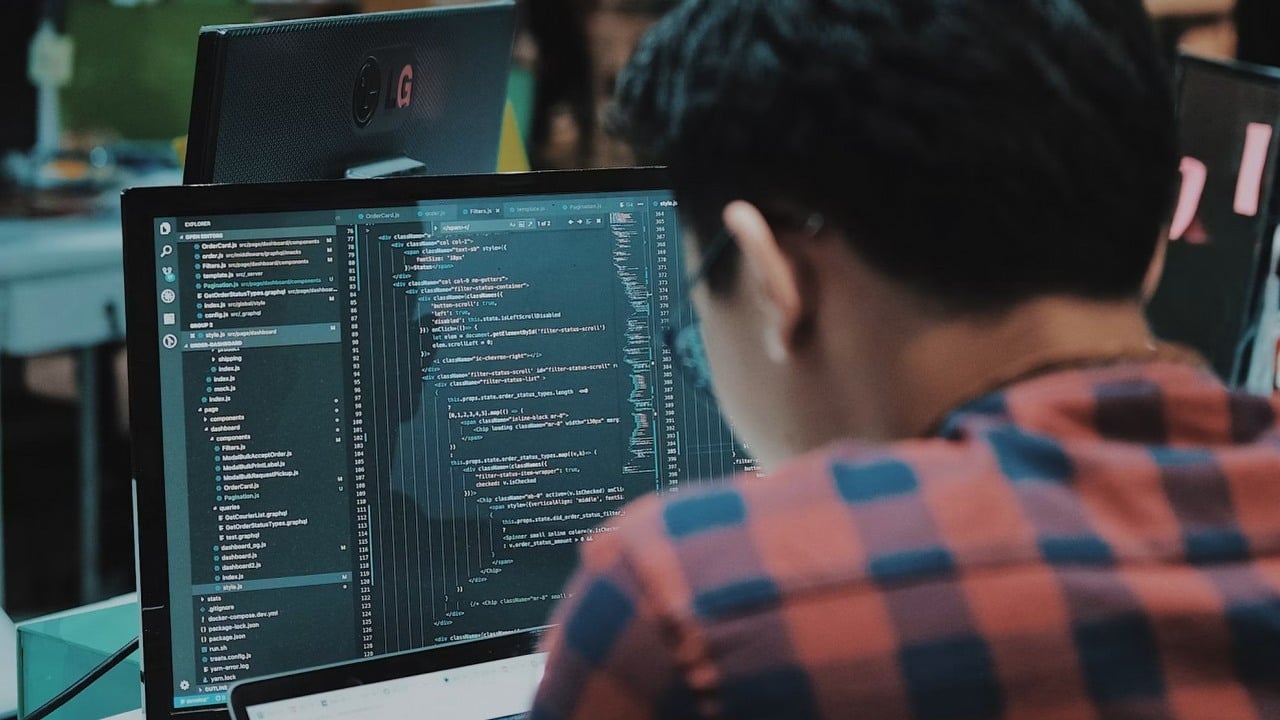 Inżynier twierdzi, iż Claude Code sprawił, iż jego praca stała się „wyczerpująca psychicznie”, ponieważ pracownicy spędzają 12 godzin dziennie, naciskając Enter