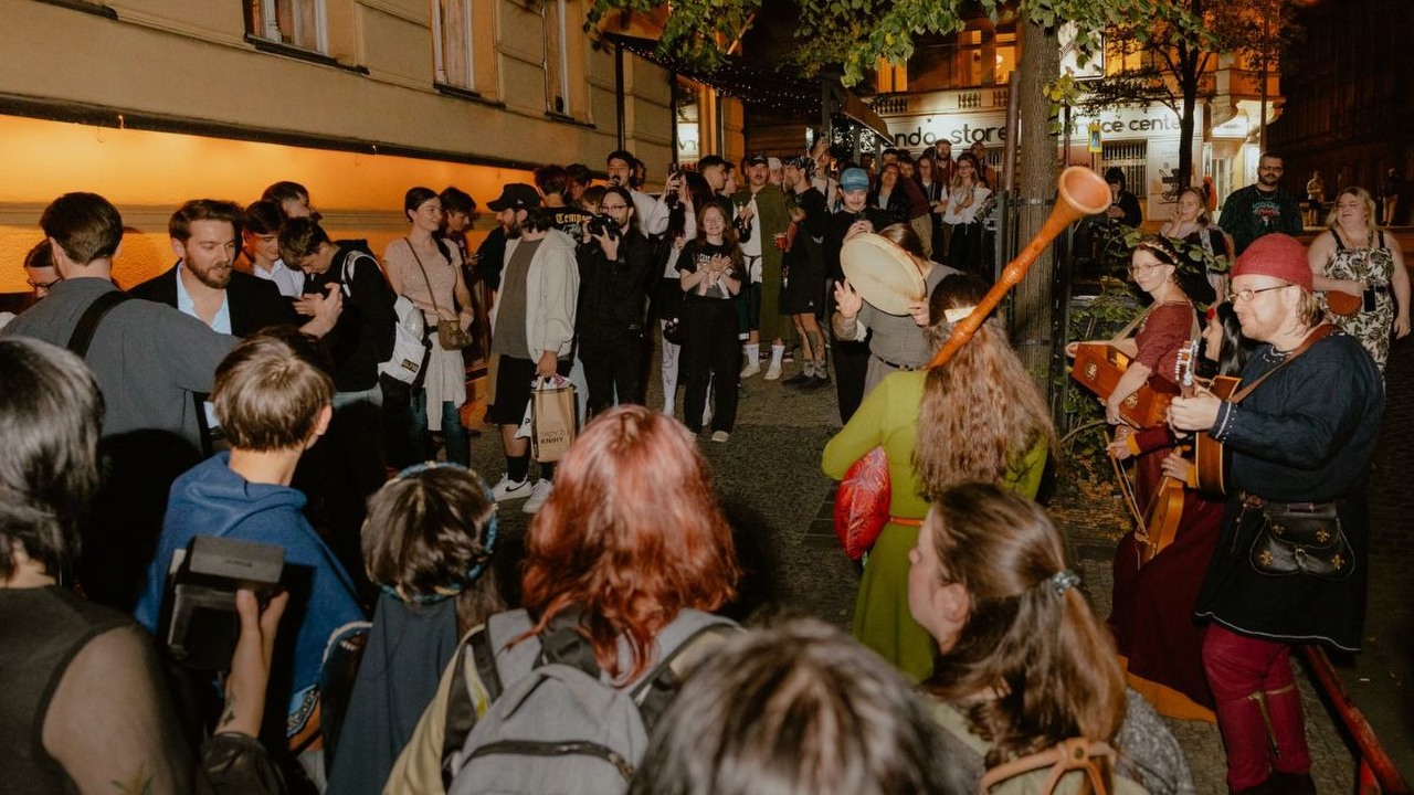 Odtwórca Jana Ptaszka z Kingdom Come otworzył własny średniowieczny pub w Pradze. Fani gry gwałtownie utworzyli wielką kolejkę