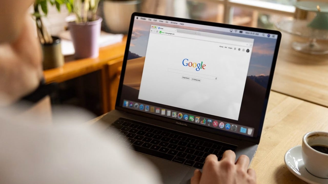 Polscy wydawcy kontra Google. UOKiK bada, czy gigant uczciwie płaci za wykorzystywanie artykułów