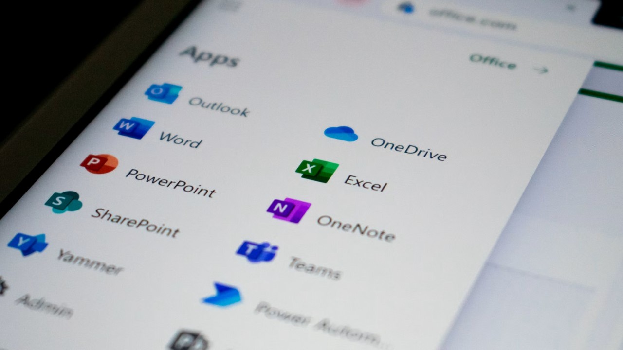 Twórca darmowych klonów Photoshopa teraz zabrał się za Worda, Excela i PowerPointa. Wszystkie aplikacje tworzy z pomocą Claude'a