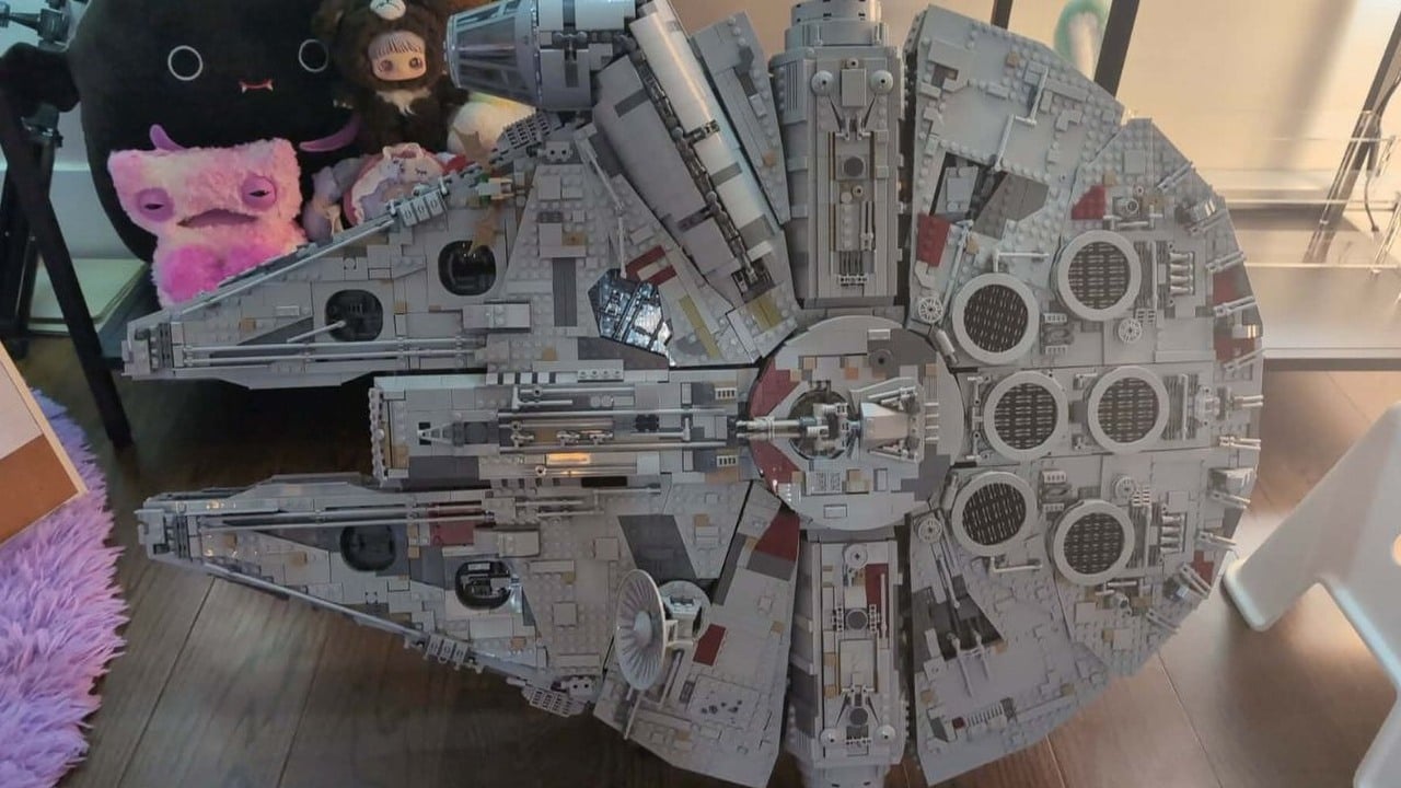 Fan LEGO kupił Sokoła Millennium na Facebooku i odkrył, iż brakuje ponad 2000 klocków. LEGO przyznało się do rzadkiej wady fabrycznej i wysłało mu brakujące elementy