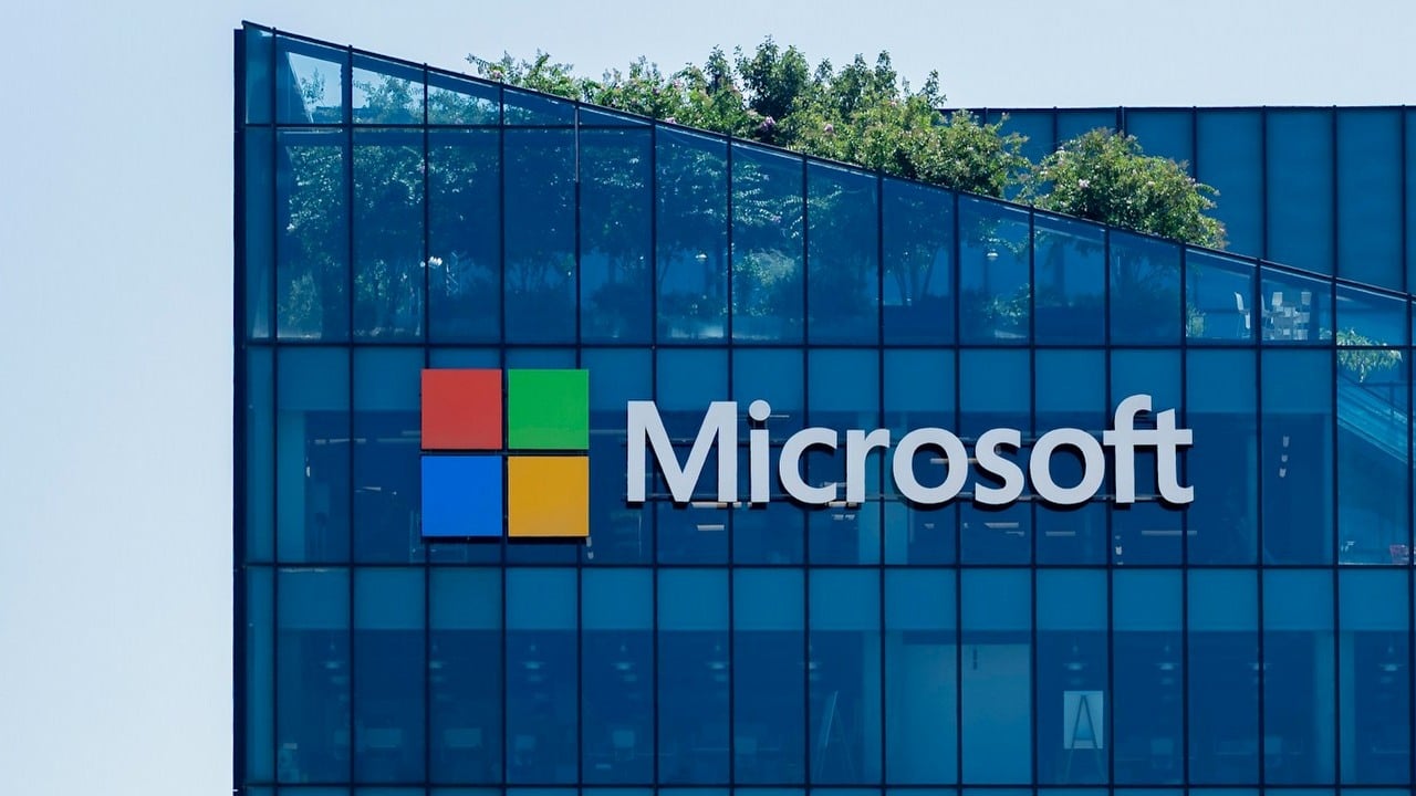W trosce o AI Microsoft może pozbyć się 25% pracowników. 60 tysięcy osób miało dostać bardzo wymowną propozycję
