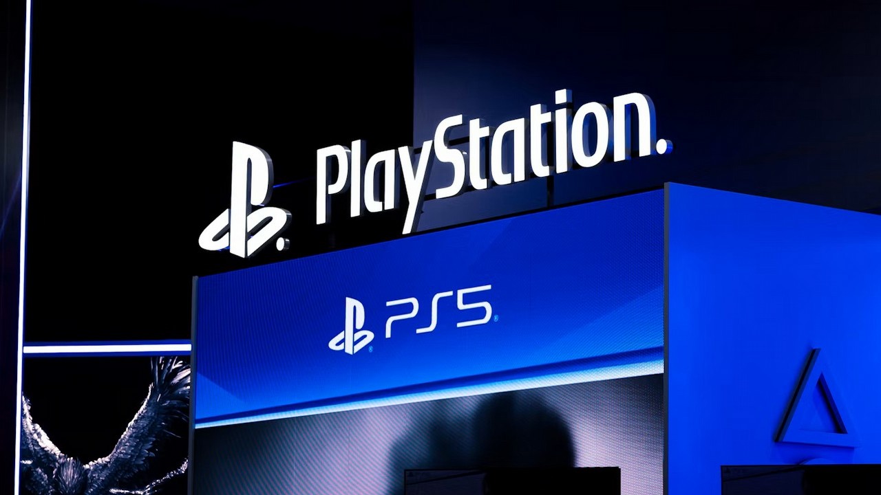 PS5 kosztuje dziś znacznie więcej niż PS4 na tym samym etapie życia, a mimo to sprzedaje się lepiej. Sony wciąż jest 1% z przodu