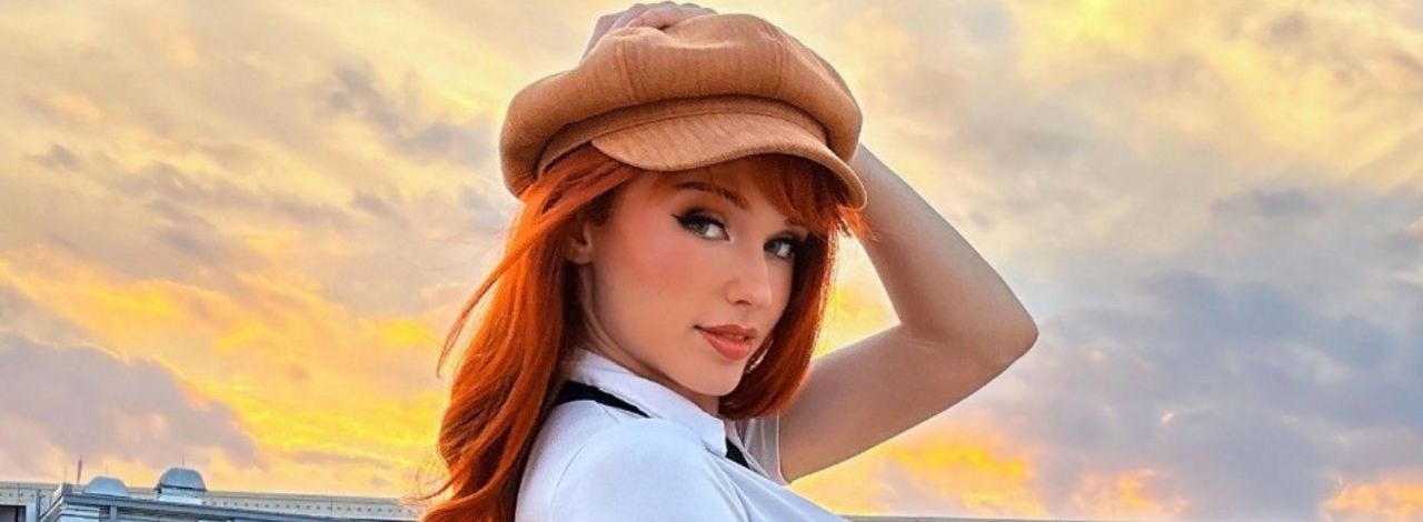 Amouranth convierte la piscina en ring y debutará en el boxeo