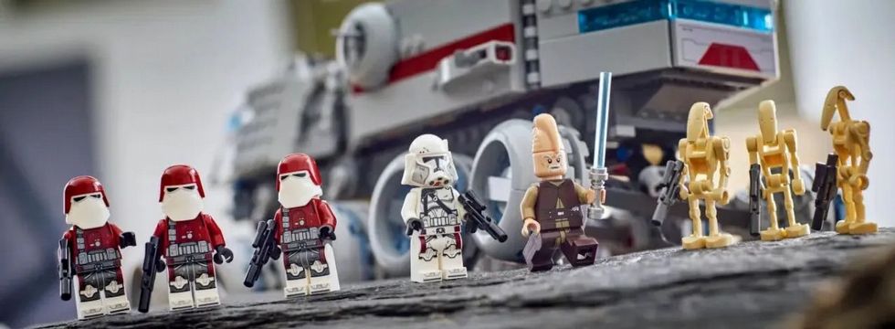 Zestawy LEGO Star Wars sięgnęły cenowego absurdu? Fani porównują je z innymi zestawami i nie wierzą własnym oczom