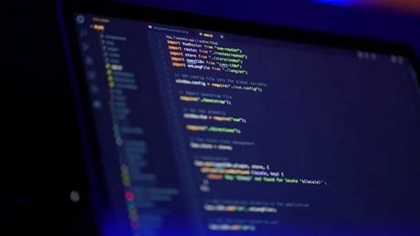 „Ludzkość zwyciężyła”. Polski programista wygrał z ChatGPT, a za jego zwycięstwem stoi zaskakująca historia