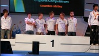 E-Sport: półnagie modelki podczas meczu Counter Strike, turniej z nagrodami w Quake Live