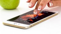 Sprzedaż smartfonów spada – największe straty odnotowuje Apple