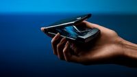 Smartfon Motorola Razr z klapką – nostalgia za 7 tys. zł