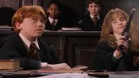 Brudny Harry Potter. Fani podmienili różdżki na broń w całym filmie