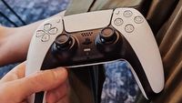 DualSense w rękach Lewandowskiego; machina promocyjna PS5 rozkręca się