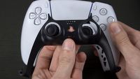 DualSense - pad do PS5 ma ściągany przedni panel