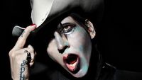 Marilyn Manson oskarżany również przez aktorkę z Gry o tron