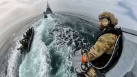 Walka z piratami przy pomocy jetpacków; zobacz testy Royal Marines