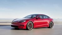 Tesla S Plaid zapaliła się, zamykając kierowcę w środku