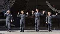 Kosmiczne all-inclusive; Elon Musk obiecuje WiFi, ciepłą pizzę i niesamowity widok z toalety
