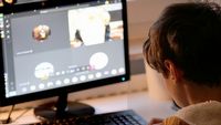 12 godzin przed komputerem i kłopoty ze snem - badania pokazują, jak żyją dziś nastolatki