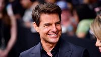 Tom Cruise podczas szalonego popisu kaskaderskiego - nowe zdjęcia z Mission: Impossible 8