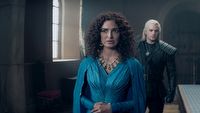 Serial Wiedźmin - Triss na zdjęciach z planu pod zamkiem Ogrodzieniec