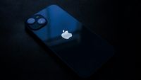 Wyniki sprzedaży smartfonów. iPhone 13 zdeklasował konkurencję