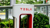 Elon Musk wybuduje restauracje ze stacjami ładowania Tesli