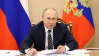 Sztuczna inteligencja narysowała mi Putina z niedźwiedziem w lesie